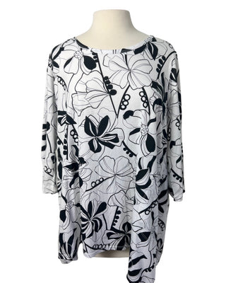 Sun Moda Black and White Flower Top with Pockets