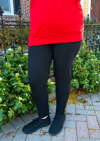 Lulu B Black Classic Capri Leggings