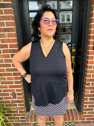 Lulu B Black Sleeveless V-neck Tank