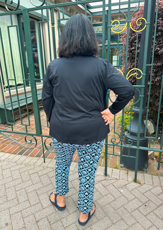 Lulu B Black and Turquoise Shells Secret Pocket Capri Legging