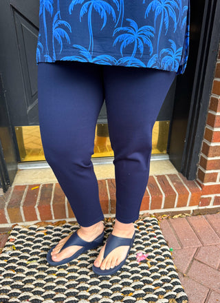 Lulu B Navy Classic Capri Leggings