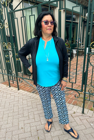 Lulu B Black and Turquoise Shells Secret Pocket Capri Legging