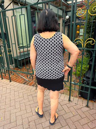 Lulu B Black and Stone Geometric Link UPF 50+ Scoop Neck Tank