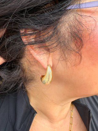 Gold Ribbed Earrings
