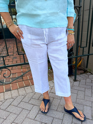 Lulu B White Linen Capris with Pockets
