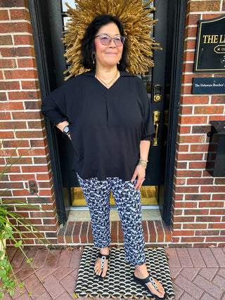 Lulu B Black and White Cocktails Secret Pocket Capri Legging