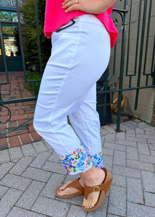 Lulu B White Denim Flower Pull on Jean Capri