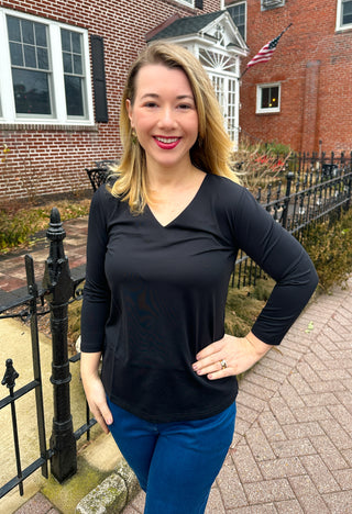 Lulu B Black V-Neck 3/4 Sleeve Top
