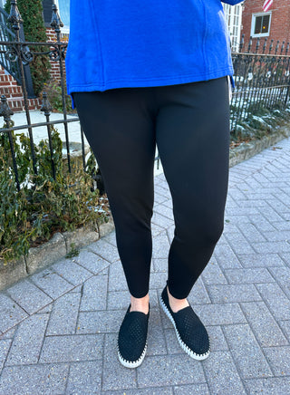 Lulu B Black Classic Capri Leggings