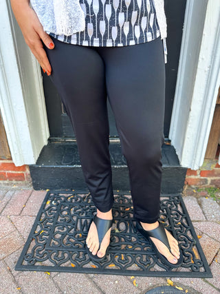 Lulu B Black Secret Pocket Capri Leggings