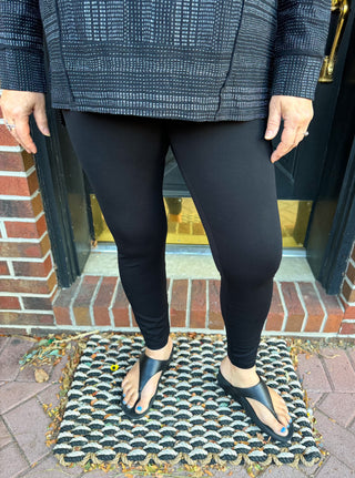 Lulu B Black Island Leggings