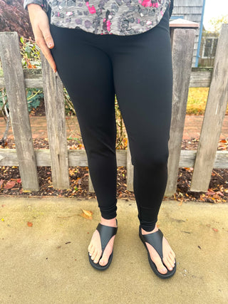 Lulu B Black Island Leggings