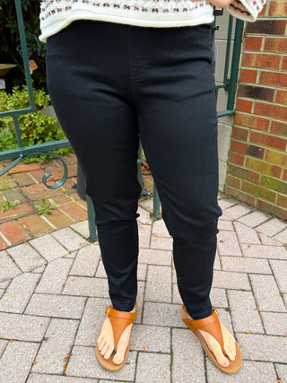 Lulu B Pull-On Black Stretch Jeans