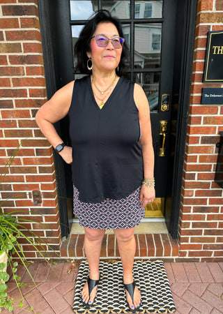 Lulu B Black Sleeveless V-neck Tank