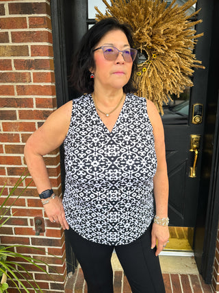 Lulu B Black and White Trellis Sleeveless V-neck Tank