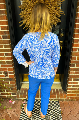 Lulu B White and Blue Floral V-Neck 3/4 Sleeve Top