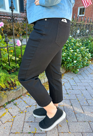 Lulu B Pull-On Stretch Black Jean Capris