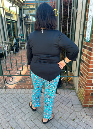 Lulu B Clear Turquoise Shells Secret Pocket Capri Leggings