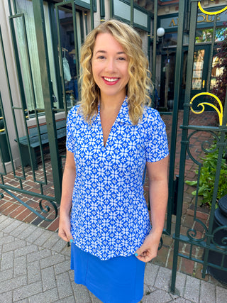 Beachtime by Lulu B Blue and White Flower Short Sleeve Collar Top