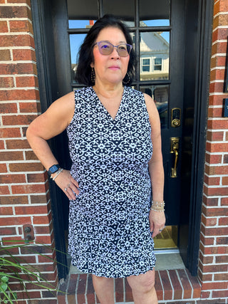 Lulu B Black and White Trellis Sleeveless V-neck Tank