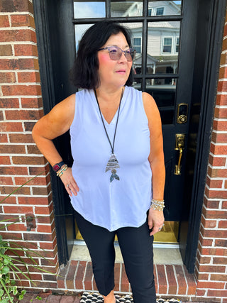 Lulu B White Sleeveless V-neck Tank