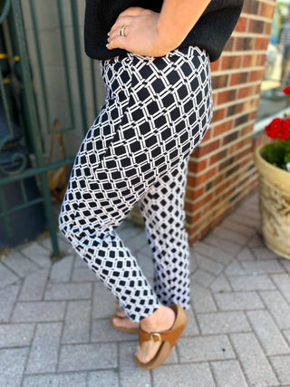 Lulu B Black and Stone Geometric Link Secret Pocket Capri Leggings