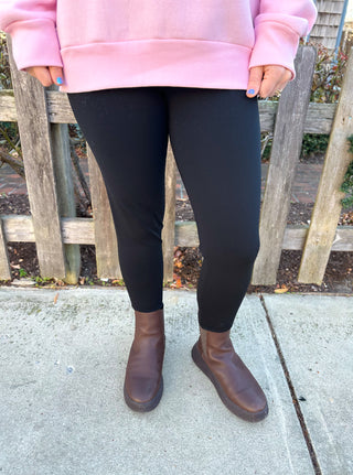 Lulu B Black Classic Capri Leggings