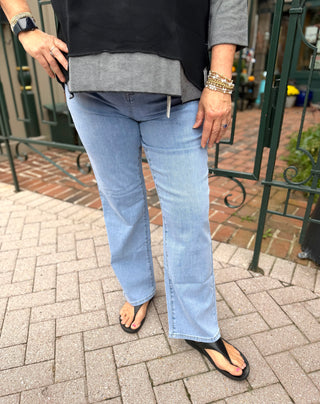 Charlie B Charlotte Straight Leg Jeans in Light Blue