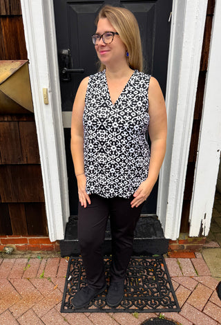 Lulu B Black and White Trellis Sleeveless V-neck Tank