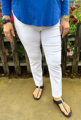Bangladine by Lulu B White Pull-On Ankle Pant