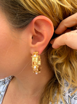 Pearl & Antique Textured Hoops Gold