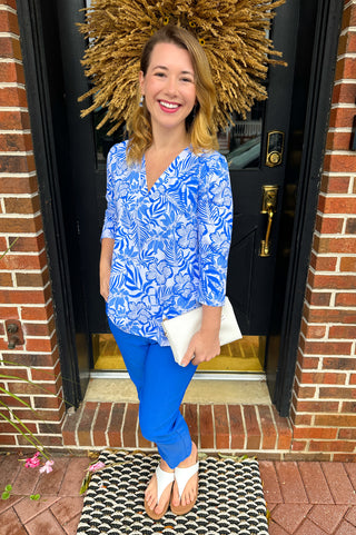 Lulu B White and Blue Floral V-Neck 3/4 Sleeve Top