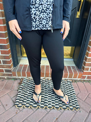 Lulu B Black Classic Capri Leggings