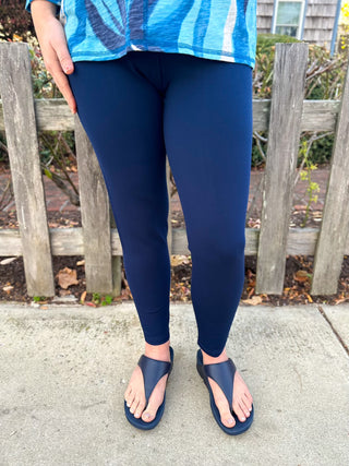 Lulu B Navy Classic Capri Leggings