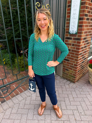 Lulu B Navy and Emerald Geometric Link V-Neck Top