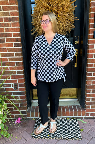 Lulu B Black and White Knots V-Neck 3/4 Sleeve Top