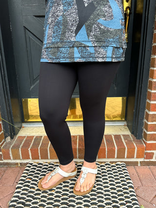 Lulu B Black Classic Capri Leggings