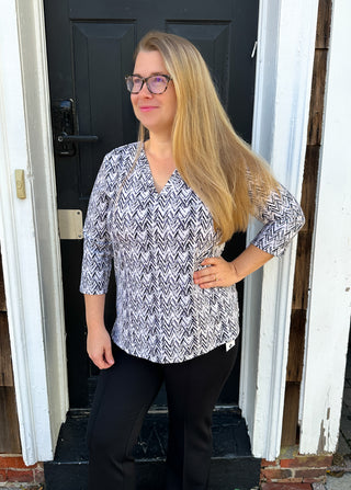 Lulu B Black Chevron V-Neck 3/4 Sleeve Top