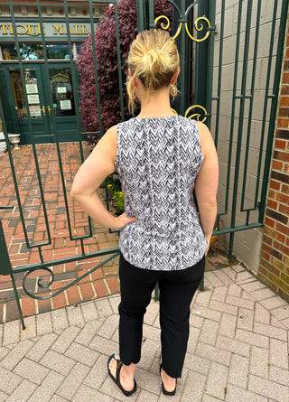 Lulu B Black Chevron Sleeveless V-neck Top