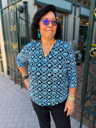Lulu B Black and Turquoise Shells V-Neck 3/4 Sleeve Top