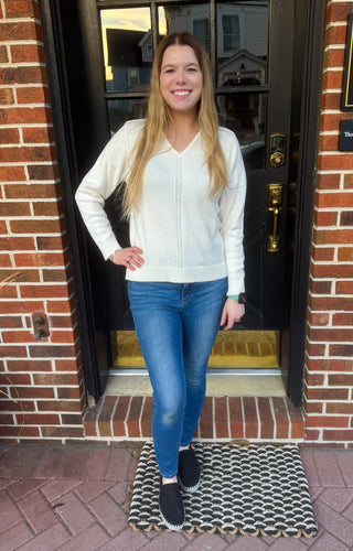 Lulu B Chic Cream Cable Knit V-Neck Sweater