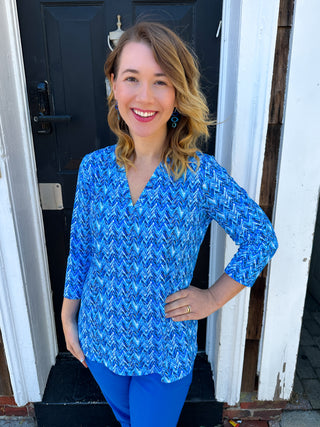 Lulu B Blue Chevron V-Neck 3/4 Sleeve Top