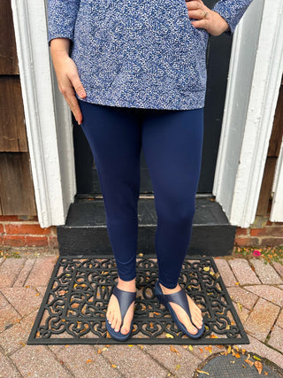 Lulu B Navy Classic Capri Leggings