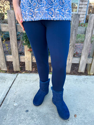 Lulu B Navy Classic Capri Leggings