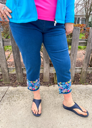 Lulu B Clear Denim Flower Pull on Jean Capri