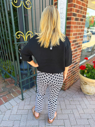 Lulu B Black and Stone Geometric Link Secret Pocket Capri Leggings