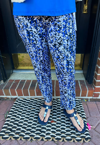 Lulu B Navy and Sand Vine Secret Pocket Capri Legging