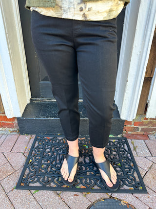 Lulu B Pull-On Stretch Black Jean Capris