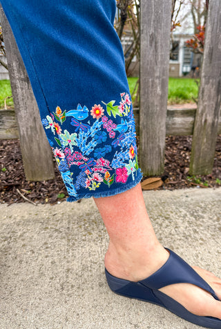 Lulu B Clear Denim Flower Pull on Jean Capri