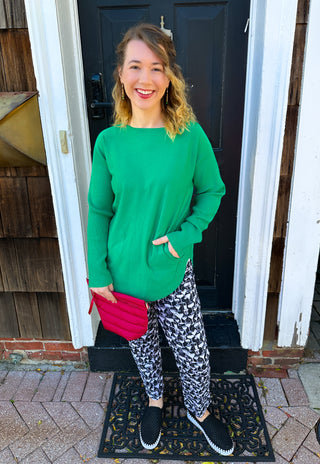 Lulu B Black and White Cocktails Secret Pocket Capri Legging